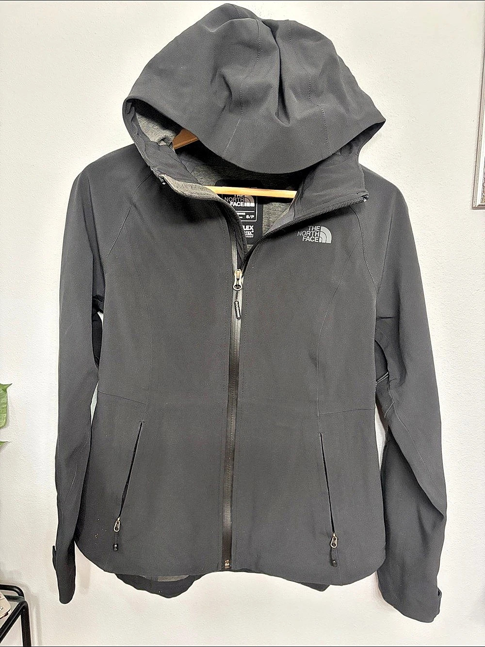 The North Face Apex Flex Gore-Tex Soft-shell Jacket Black Small
